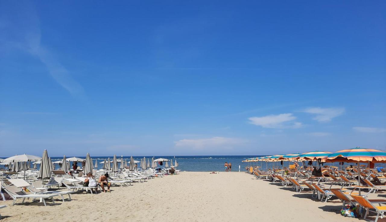 Hotel Lalla Beauty&Relax Cesenatico Esterno foto